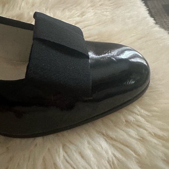 Black patent heels with grosgrain bow. Enzo Angiolini - Picture 6 of 7